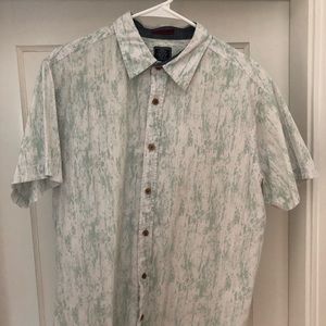 Casual Short Sleeve Button Down. Beach vibes.